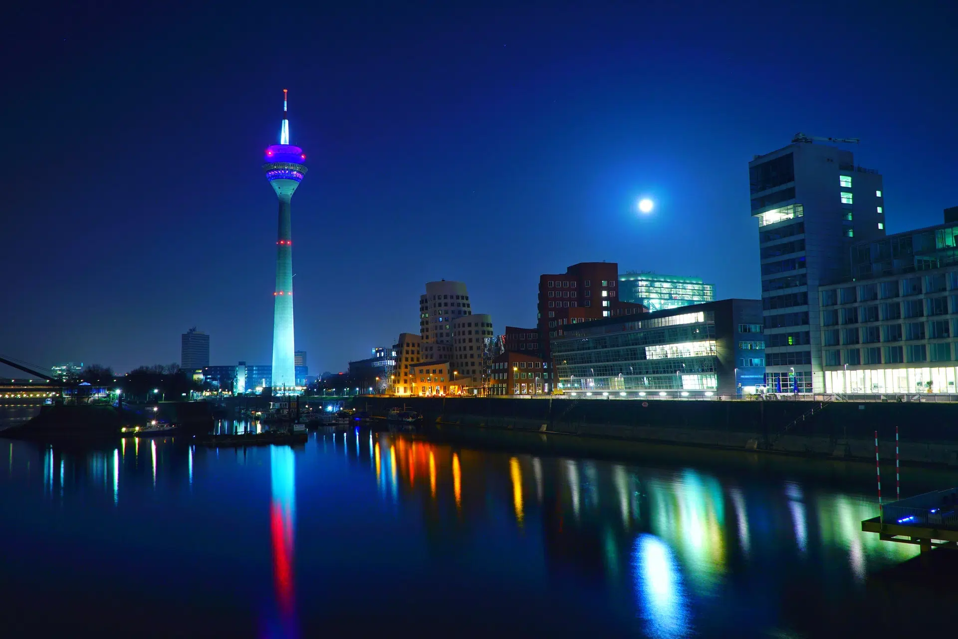 A lighting tower on a river bench during night